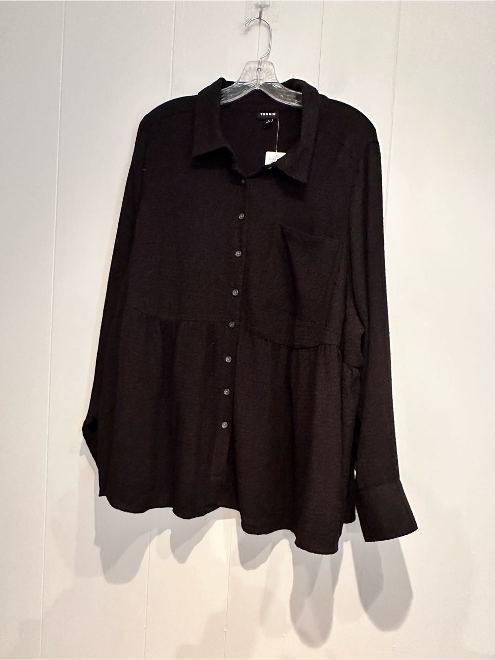 Torrid 3X Black Crinkle Gauze Peplum Button Front Blouse NWT Plus Size - Picture 3 of 9